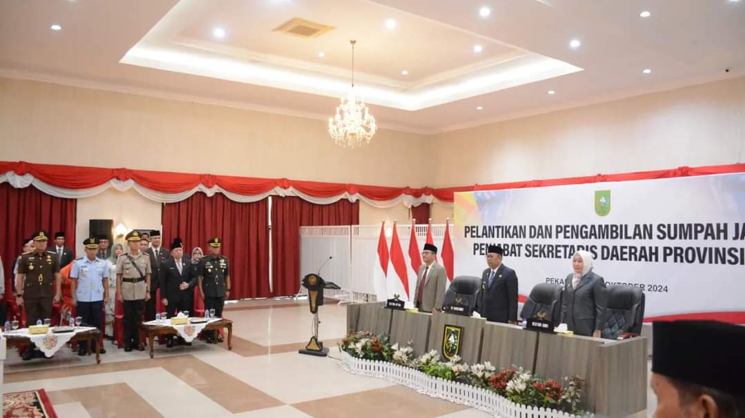 KEPALA STAF KOREM 031/WB HADIRI PELANTIKAN DAN PENGAMBILAN SUMPAH PEJABAT SEKRETARIS DAERAH PROVINSI RIAU.