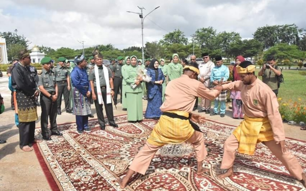 Kunker Ke Rohil Danrem 031/Wira Bima Disambut Hangat Forkopimda.