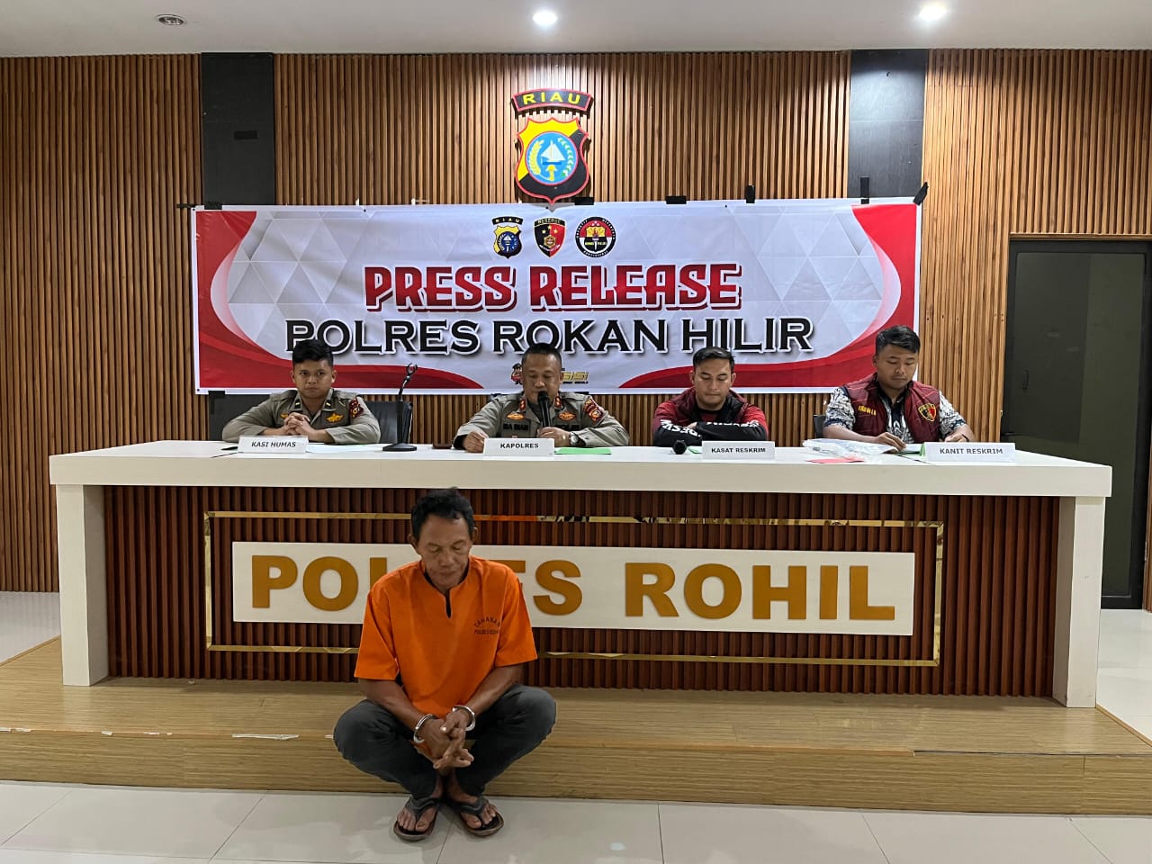 Kapolres Rohil Press Release Pengungkapan Kasus Karhutla, Seorang Petani di Kubu Diamankan.
